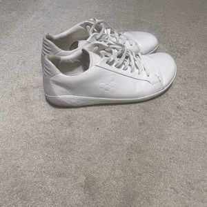 Vivobarefoot Geo Court 42M size 9 men's great condition!